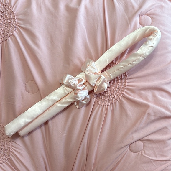 TEMU Sleep-In Hair Roller Set with 2 Hair Ties // Pearl Sponge No Heat Curler - Picture 7 of 7